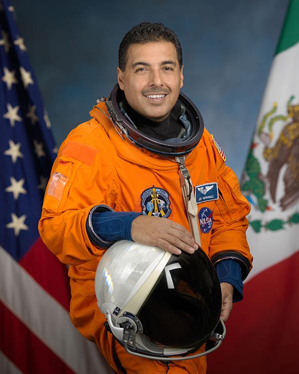 jose_hernandez_astronaut_us_mexico_web