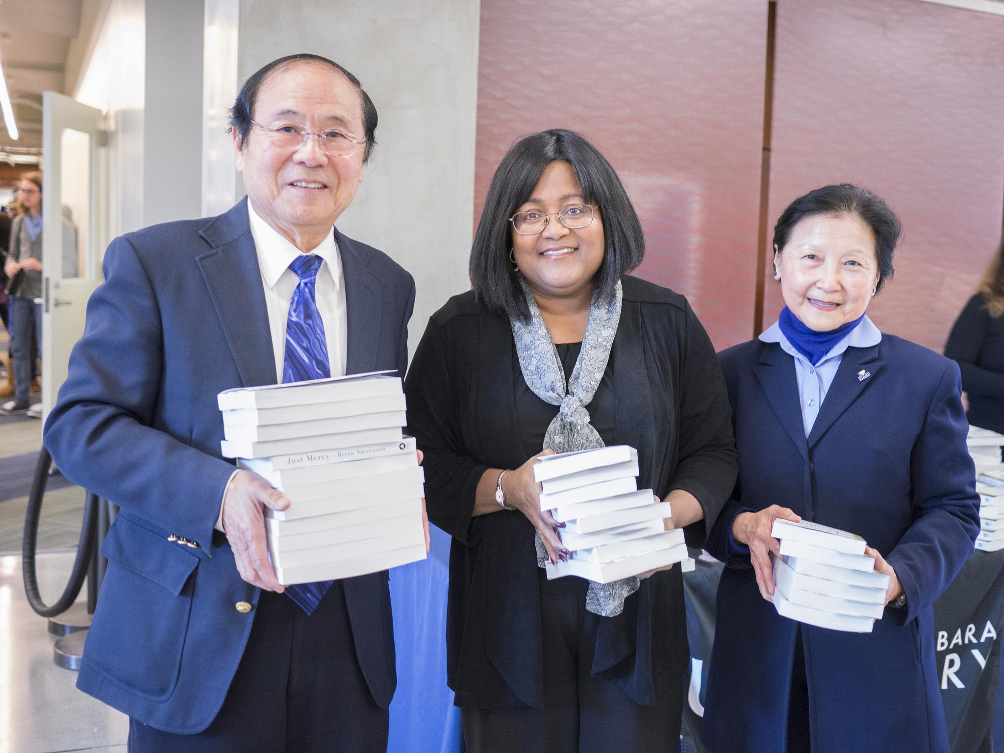 UCSB Chancellor Henry Yang, University Librarian Denise Stephens, and Dilling Yang pass out books at the 2016 UCSB Reads book giveaway. Credit: UCSB Library